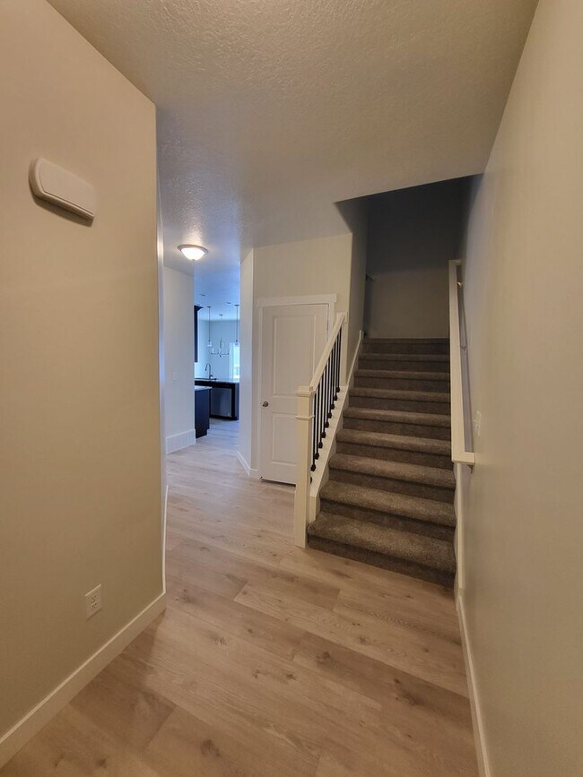 Foto del edificio - Brand new Townhomes
