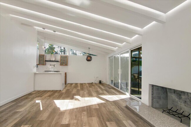 Foto del edificio - 6513 Corbin Ave