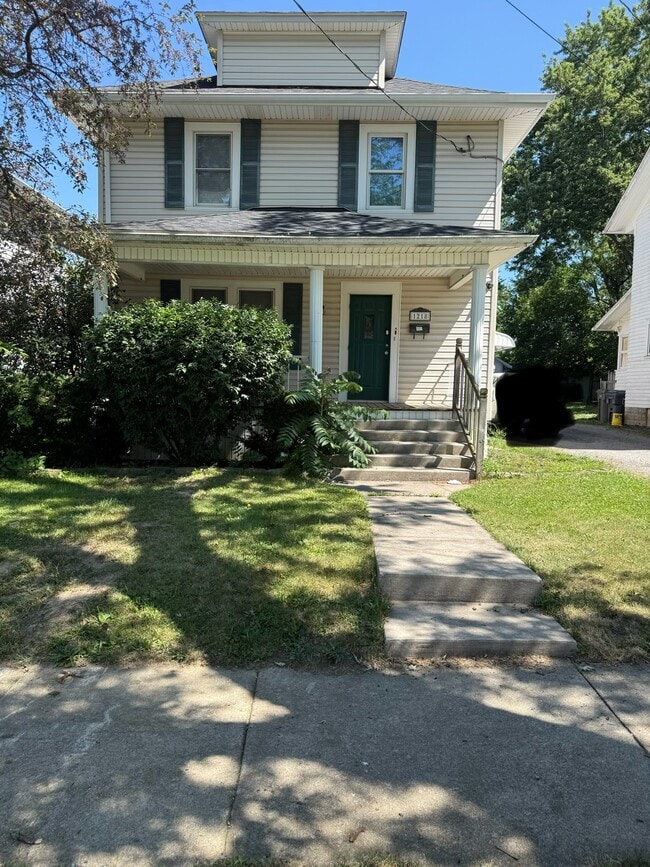 Building Photo - 1218 Rice Ave