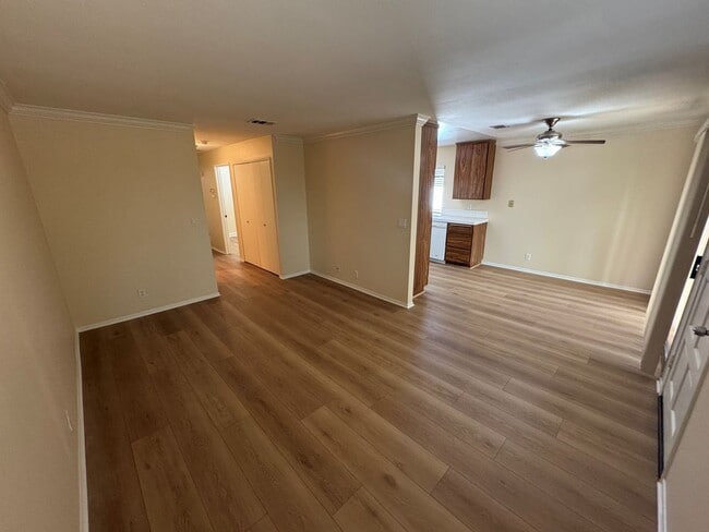 Building Photo - Beautiful 2+1.75 Upstairs Condo in Desirable Parkside Community **MOVE-IN SPECIAL!**