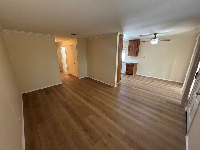 Foto del edificio - Beautiful 2+1.75 Upstairs Condo in Desirable Parkside Community **MOVE-IN SPECIAL!**