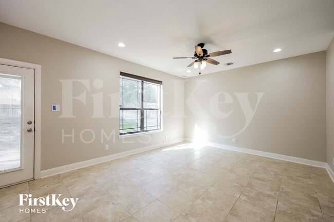 Building Photo - 803 Trilby