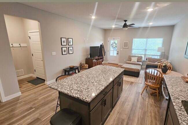 Foto del edificio - 1399 Autumn Ridge Dr