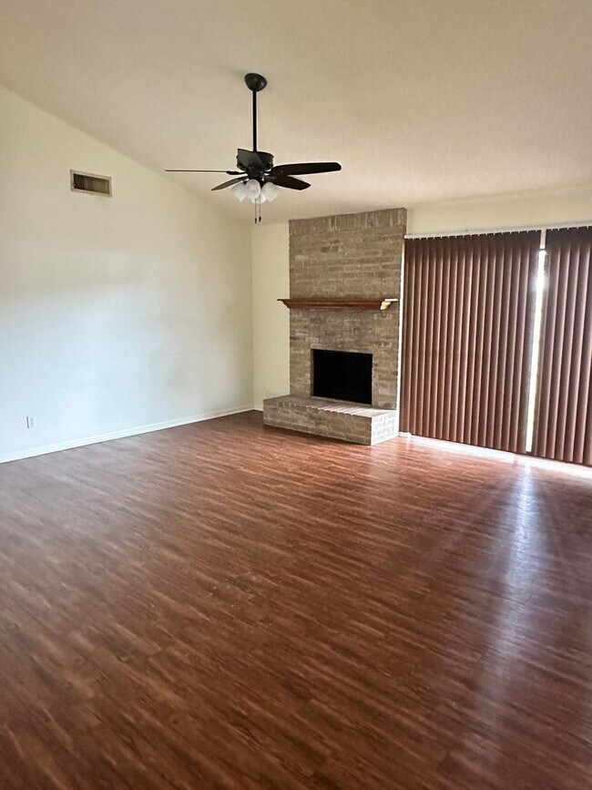 Building Photo - Corner lot 3 Bedroom 2 bath home