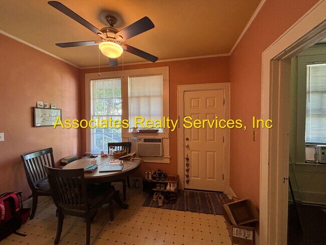 Building Photo - One Bedroom One Bath Near UF ***NO PETS***