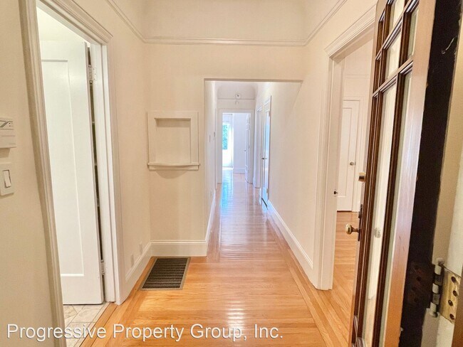 Foto del edificio - 2 br, 1 bath House - 843 South Van Ness Av...