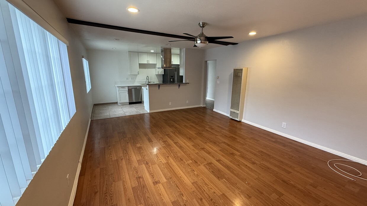 Primary Photo - 913 Marine St