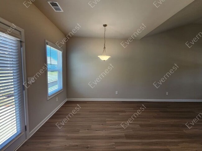 Building Photo - 116 Culver St