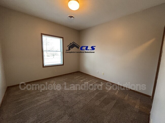 Building Photo - 1400 North Ave