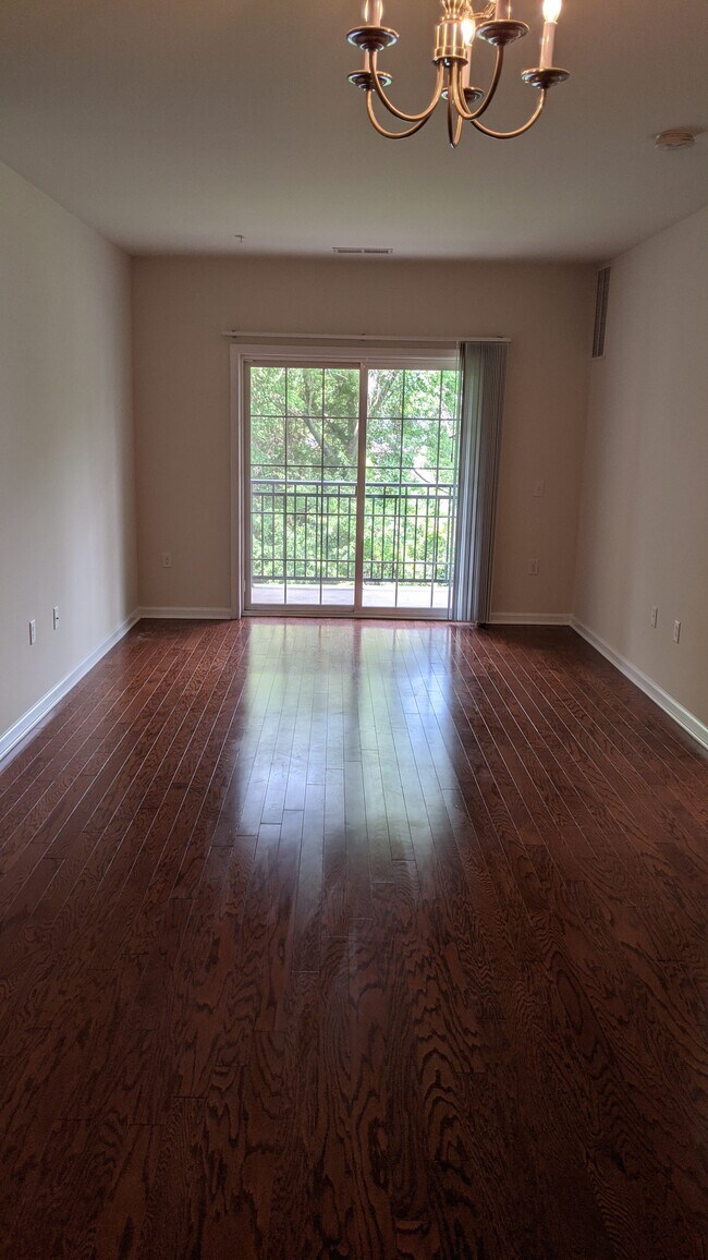 Building Photo - 827 Liberty Ct