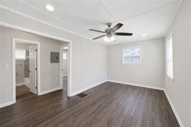 Foto del edificio - 2146 Brookview Dr NE