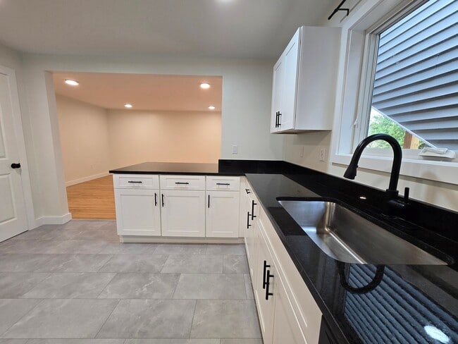 Building Photo - 20 Poirier Pl