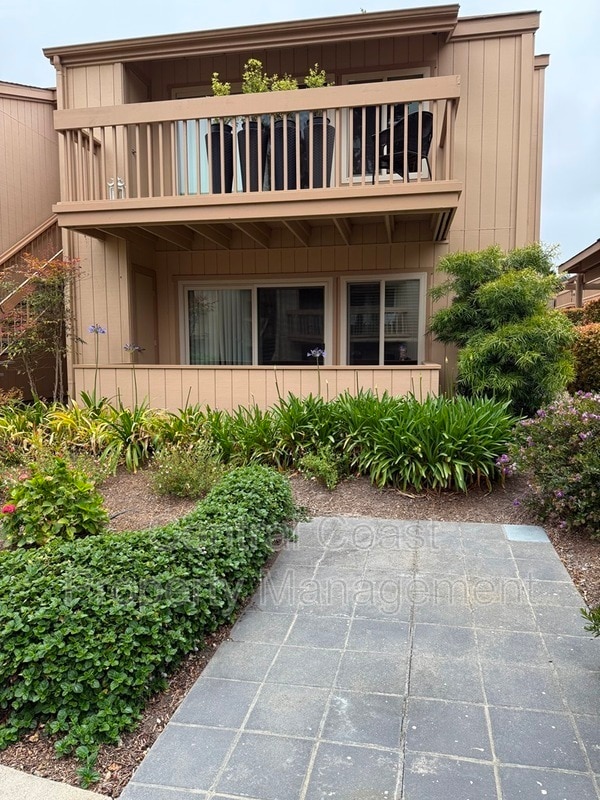 Building Photo - 300 Glenwood Cir