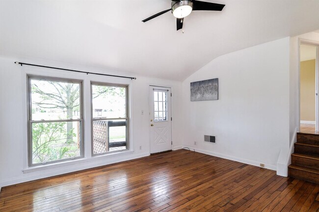 Foto del edificio - 2263 Parkwood Ave