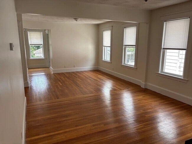 Building Photo - 251 Brown St