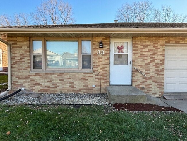Building Photo - 33 W Klubertanz Dr