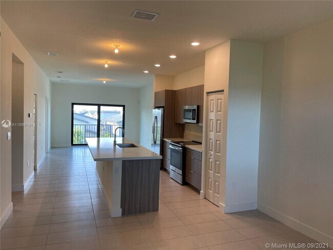 Foto del edificio - 7809 NW 104th Ave