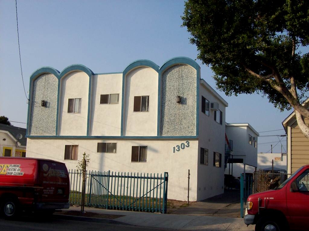 Primary Photo - 1303 W 25th St