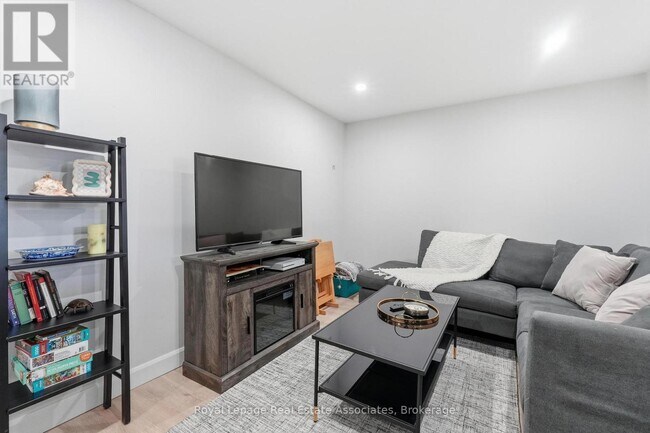 Photo du bâtiment - 66 Main St S