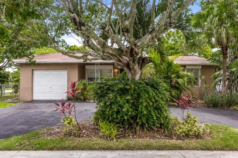 Primary Photo - 307 SW 77th Ter