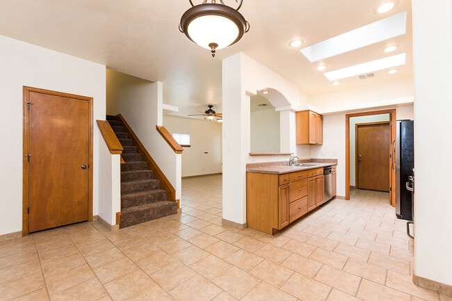 Building Photo - 2375 Saturn Cir