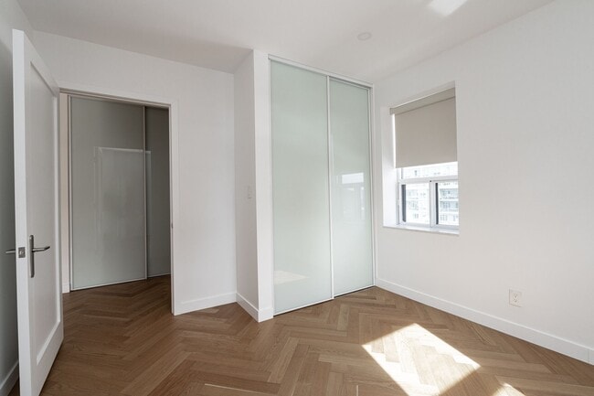 Photo du bâtiment - 110 Wellesley St E