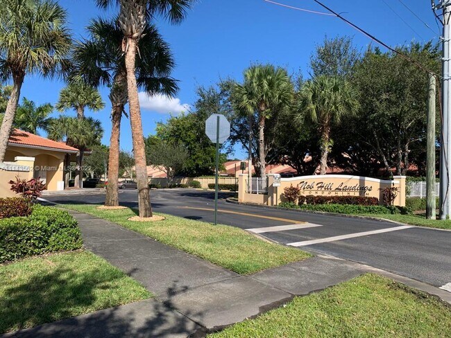 Foto del edificio - 9909 Westwood Dr