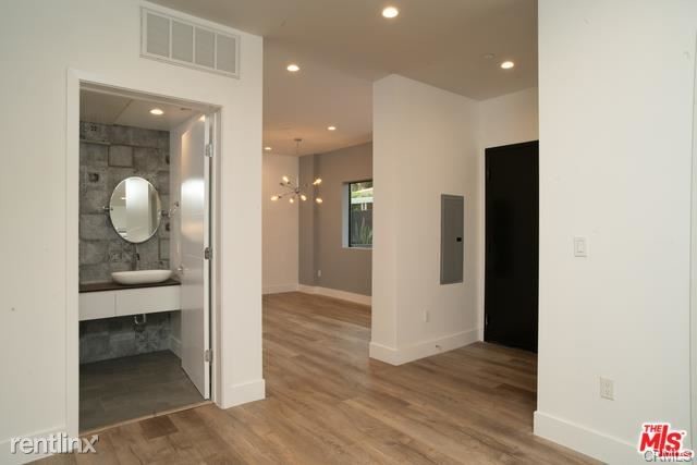 Building Photo - 4364 McLaughlin Ave