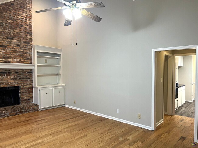 Foto del edificio - 122 N Springs Ct