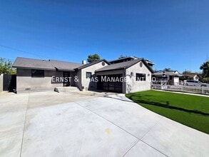 Building Photo - 2102 Nipomo Ave
