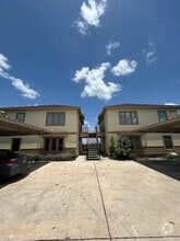 Building Photo - 2002 Garden Ridge Dr
