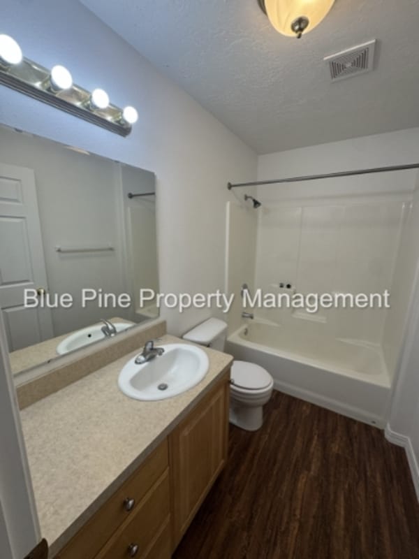 Building Photo - 707 S 5th W