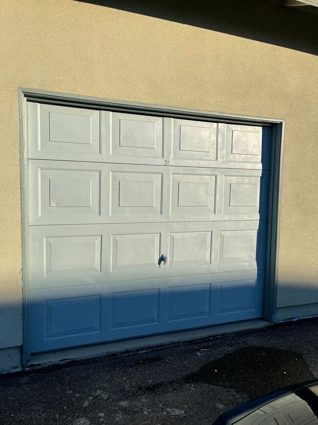 Building Photo - Townhome