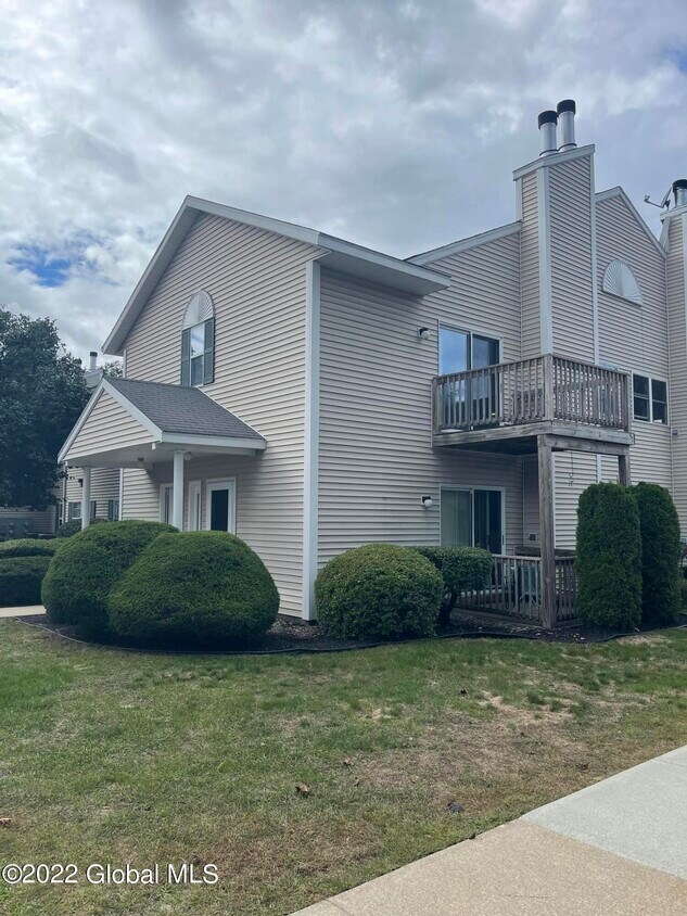 Foto principal - 403 Greenwich Dr
