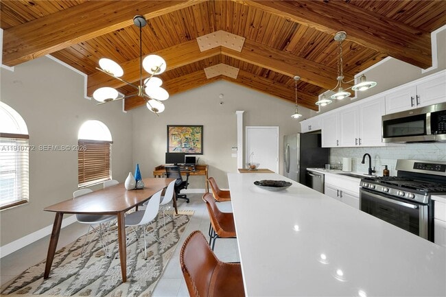 Building Photo - 18900 Belview Dr