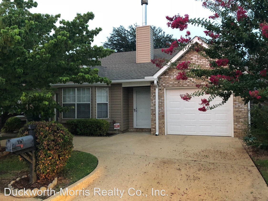 1421 Southern Gardens Dr, Tuscaloosa, AL 35404