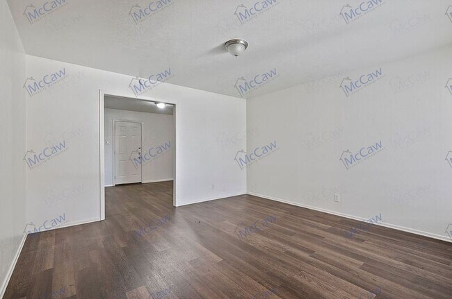 Building Photo - Move-In Special! Great 3/2/2 in Irving!