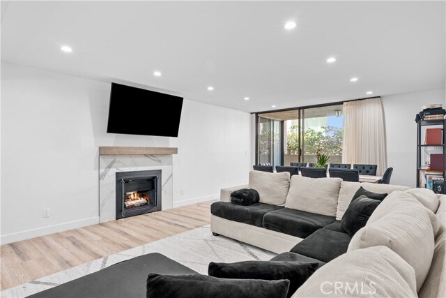 Foto del edificio - 5325 Lindley Ave