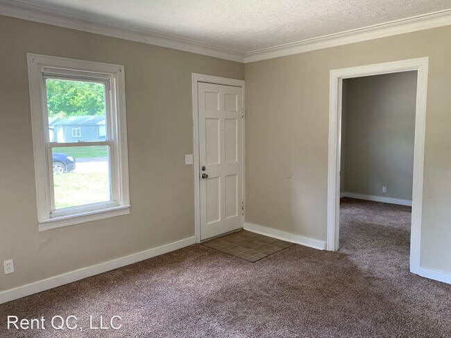 Building Photo - 4 br, 1 bath House - 2820 4th Street A.
