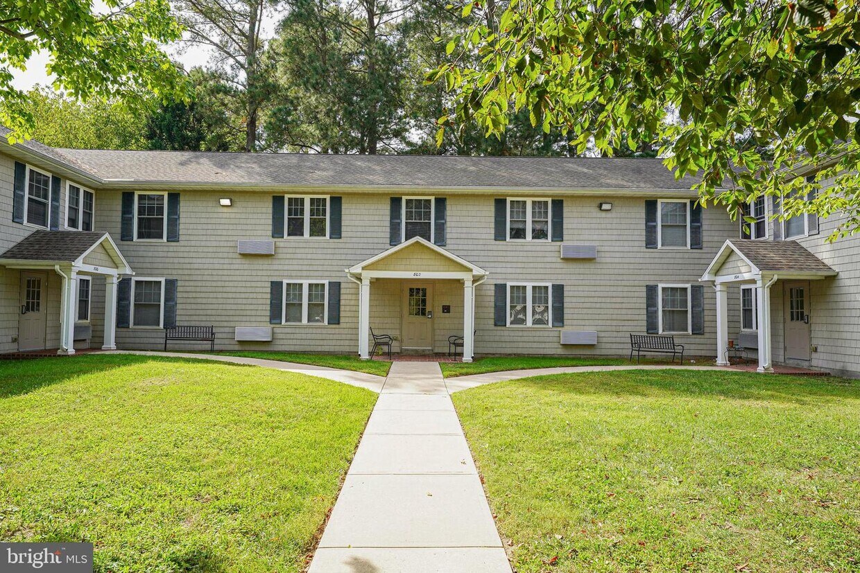 Primary Photo - 802 Travers St