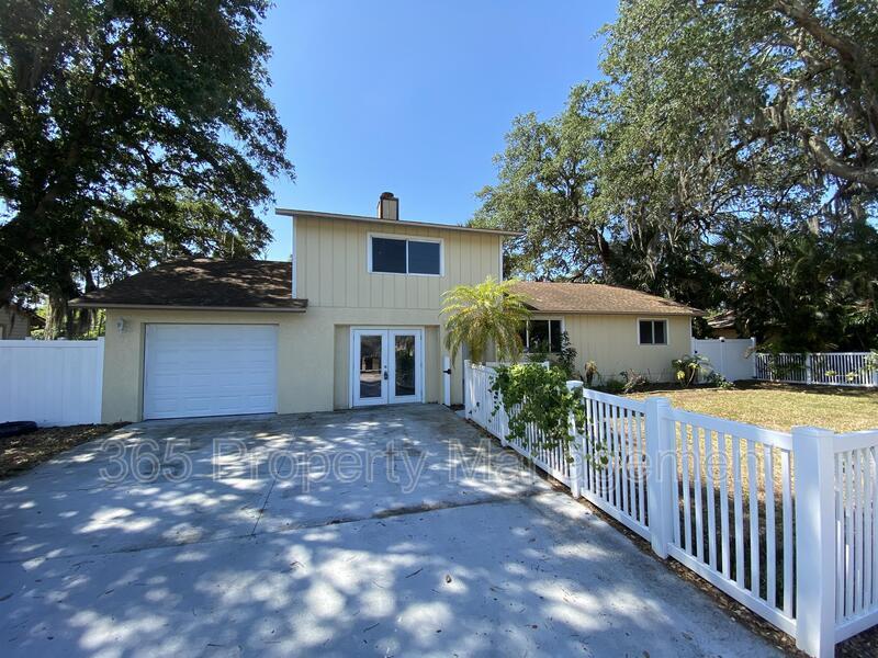 Foto principal - 19037 Cochran Blvd
