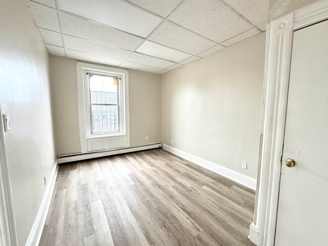 Building Photo - 264 Old Bergen Rd