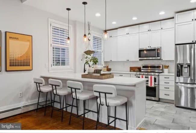 Foto del edificio - 1238 Waverly St