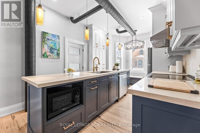 Photo du bâtiment - 302 Main St E