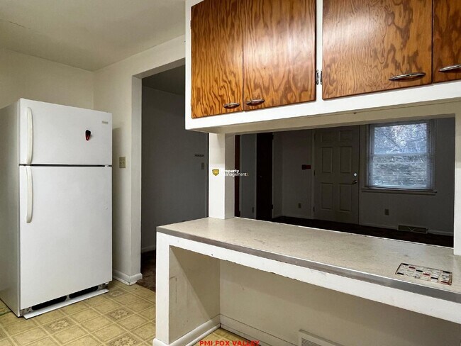 Building Photo - Charming 2 Bed, 1 Bath Apartment in Appleton, WI - Spacious & Convenient!