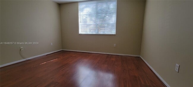 Foto del edificio - 4820 N State Road 7