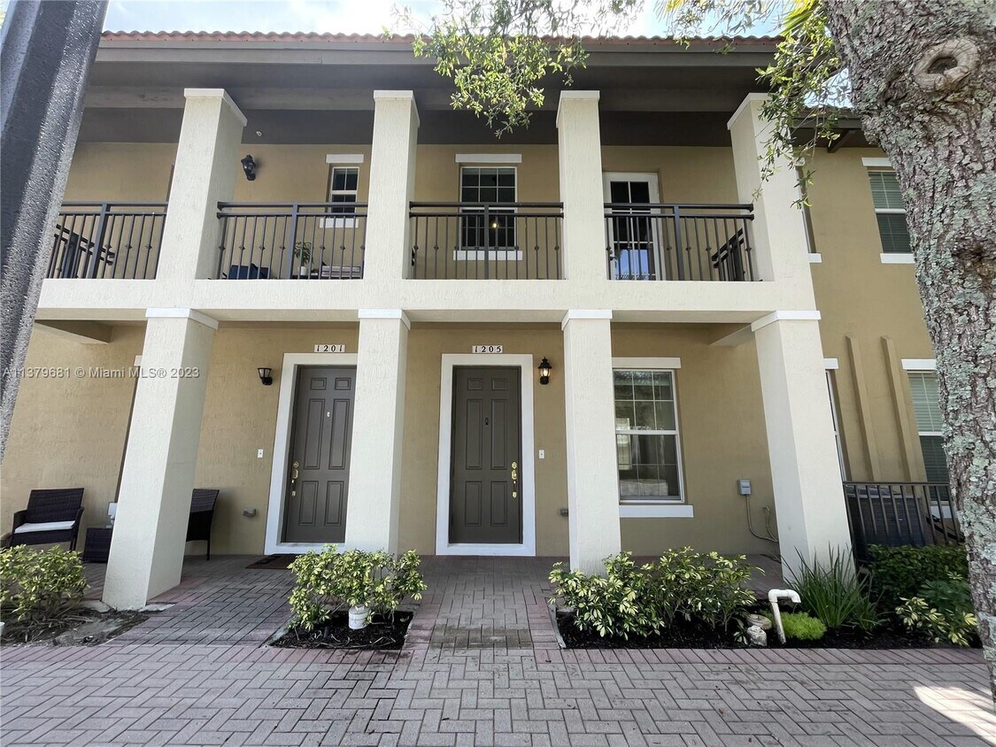 1205 SW 147th Ave, Pembroke Pines, FL 33027 Townhouse for Rent in
