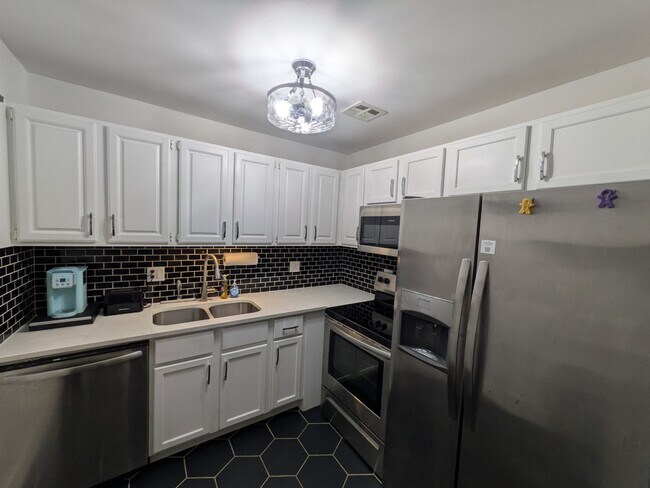 Foto del edificio - Newly Renovated 1-Bedroom Condo in the Hea...