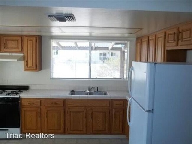 Building Photo - 6628 Split Rock Ave