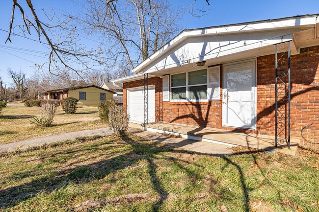 Building Photo - Lovely 3-Bedroom Ranch with One-Car Garage...